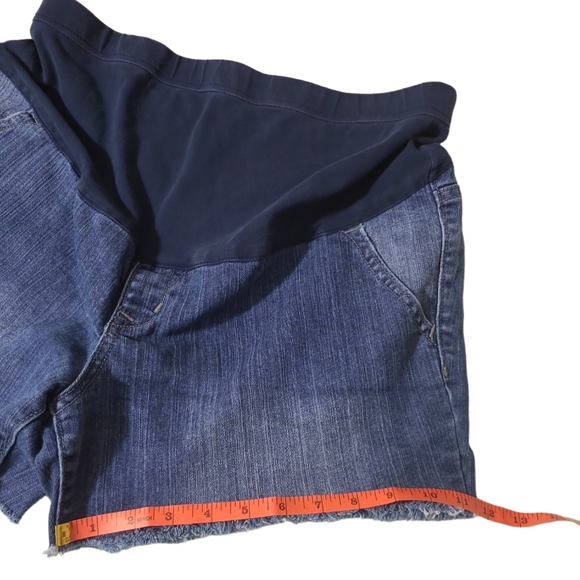 OLD NAVY MATERNITY SHORTS WOMENS 10 BLUE DENIM RAW HEM BELLY WAISTBAND - Picture 6 of 11